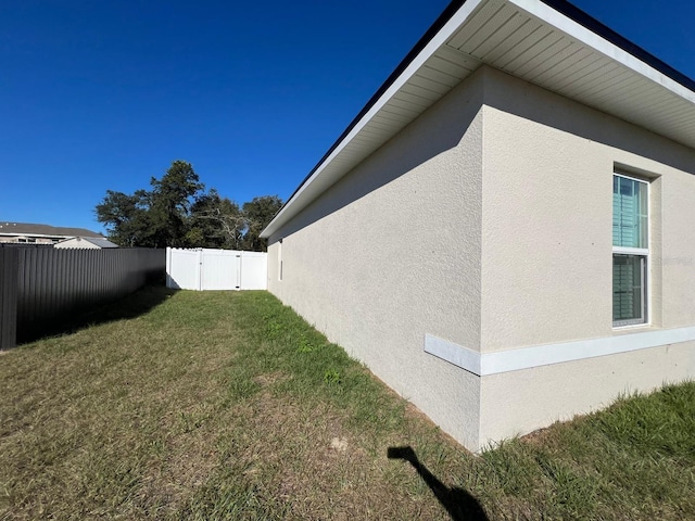 view of side of property featuring a lawn