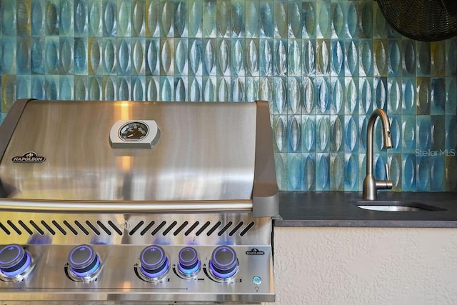 room details featuring wet bar