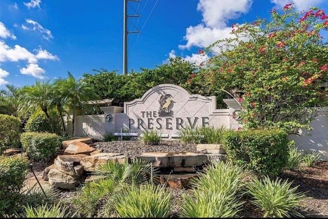 view of community / neighborhood sign