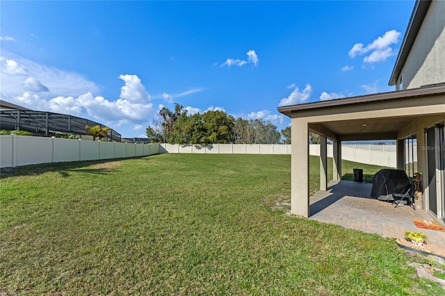 view of yard featuring a patio