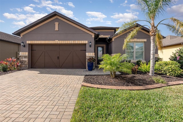 view of front facade featuring a garage