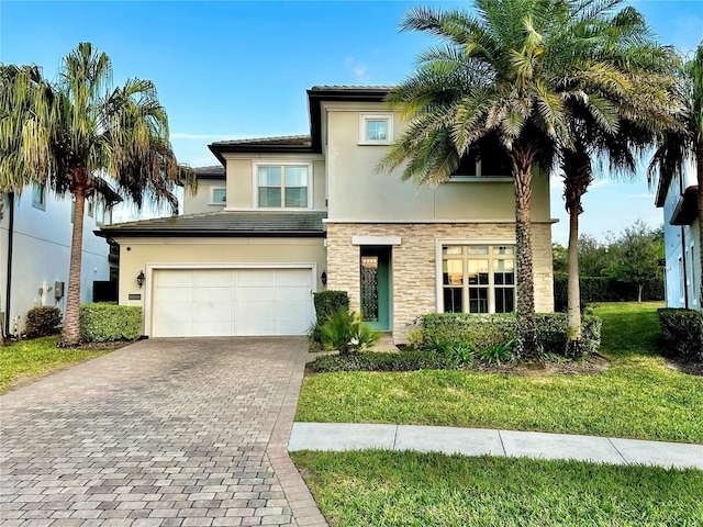 view of front facade featuring a garage and a front yard