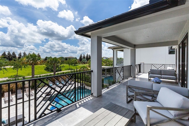 balcony featuring an outdoor hangout area