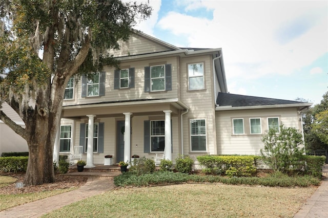 view of front facade featuring a porch and a front lawn