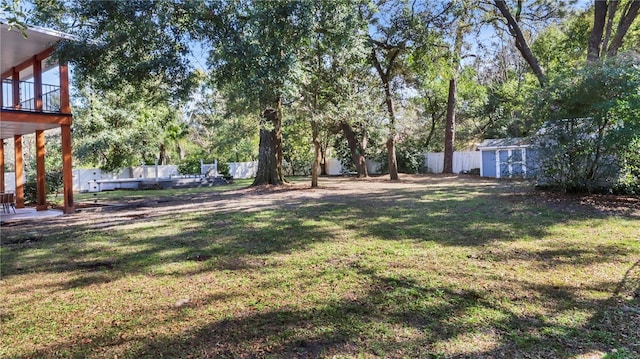 view of yard with a shed