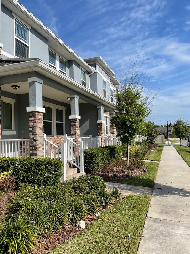 view of front facade with covered porch