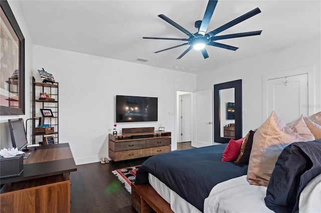 bedroom featuring dark wood-type flooring and ceiling fan