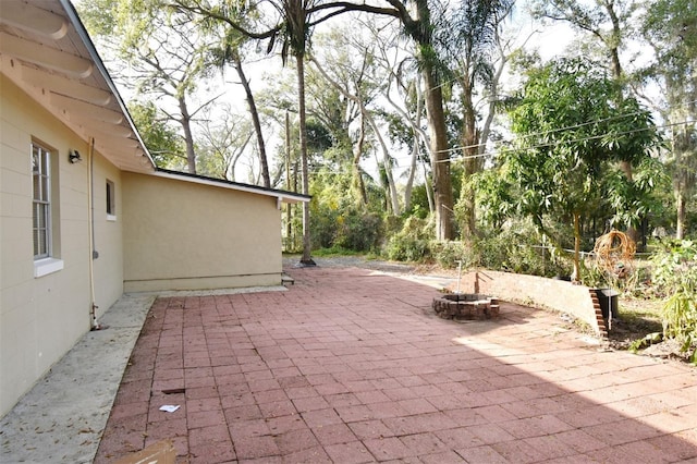 view of patio with a fire pit