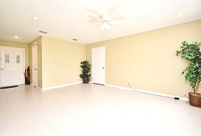 empty room featuring ceiling fan