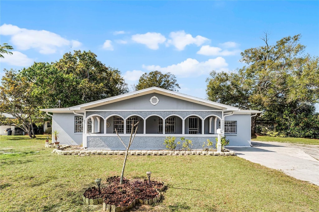 ranch-style home with a front yard