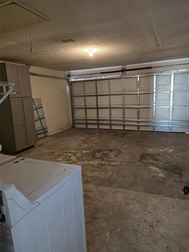 garage featuring washer / dryer