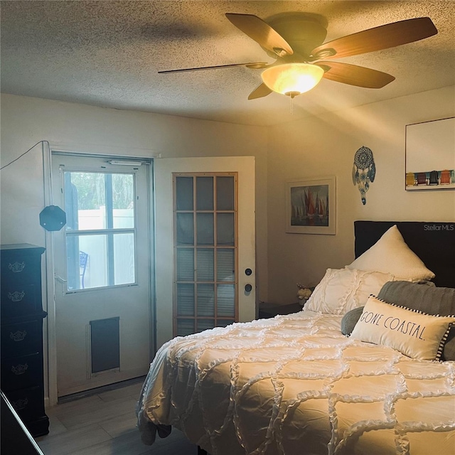 bedroom featuring ceiling fan, a closet, and a textured ceiling