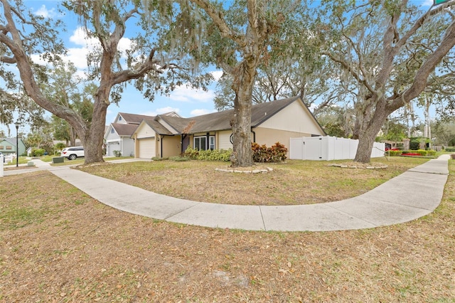 view of front facade featuring a garage and a front yard