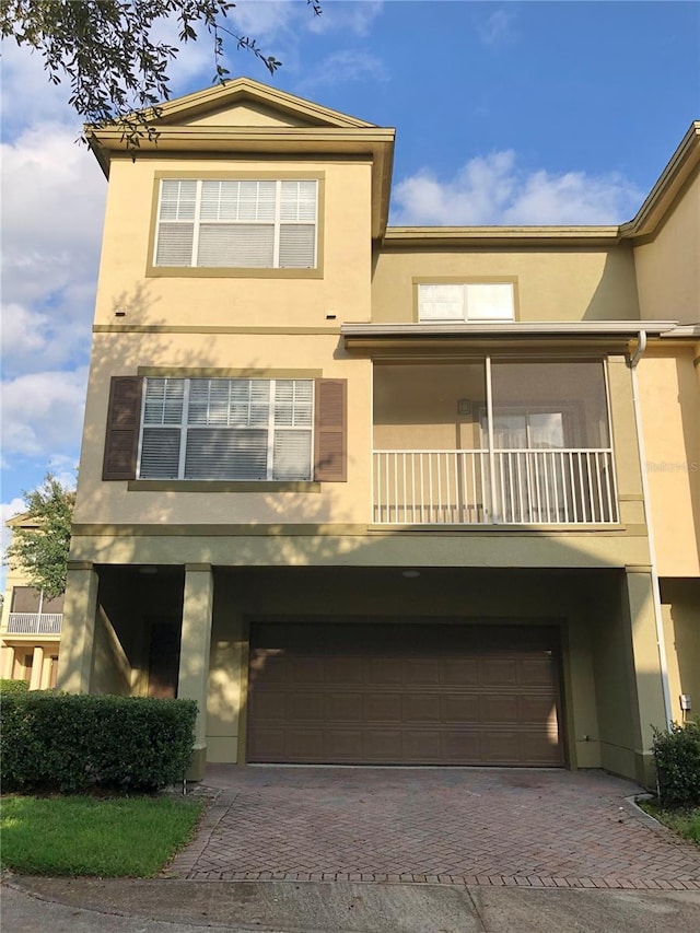 view of front of house featuring a garage