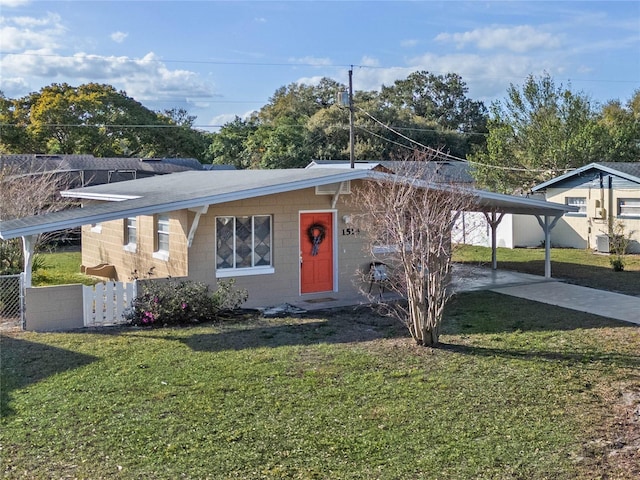 view of front of house with a carport and a front lawn