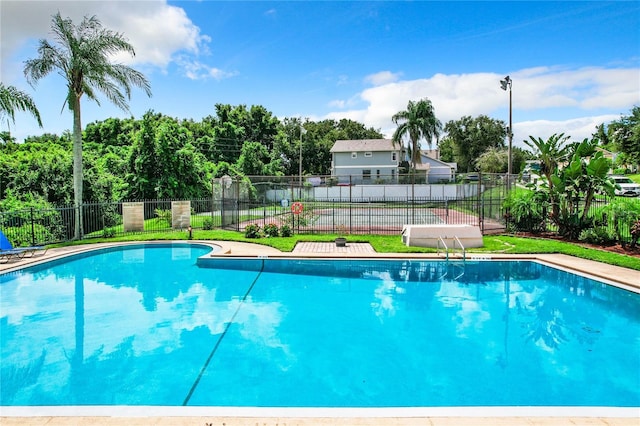 view of swimming pool