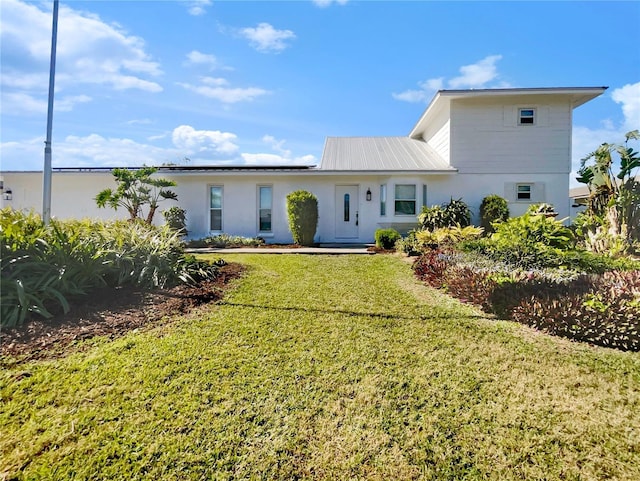 view of front of house featuring a front yard