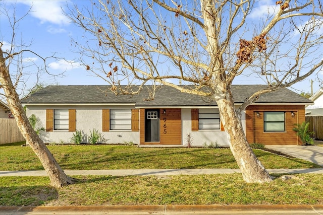 ranch-style house featuring a front lawn