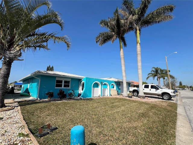 view of front of house with a front lawn