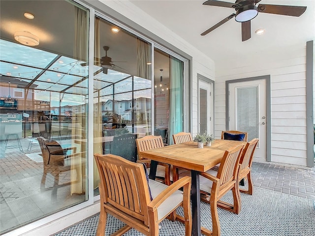 sunroom with ceiling fan