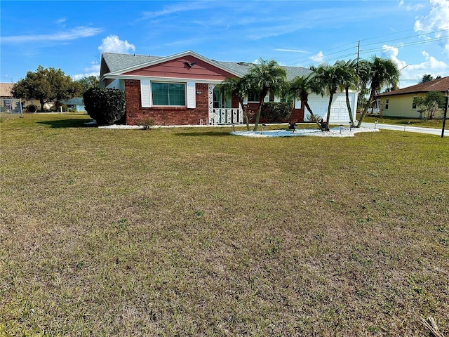 view of front facade featuring a front lawn