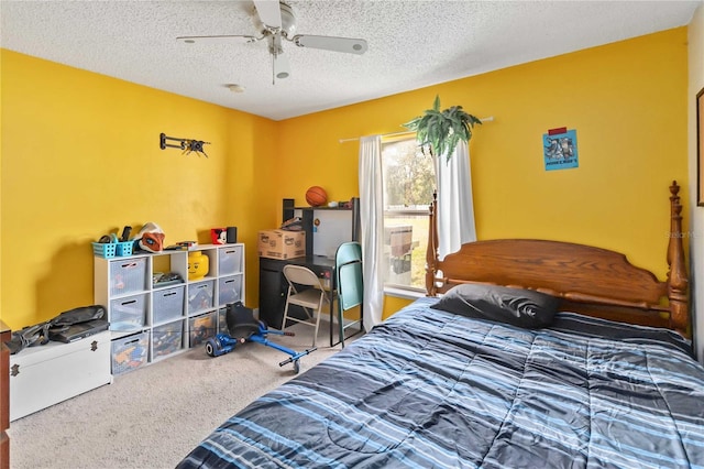 bedroom with ceiling fan, a textured ceiling, and carpet