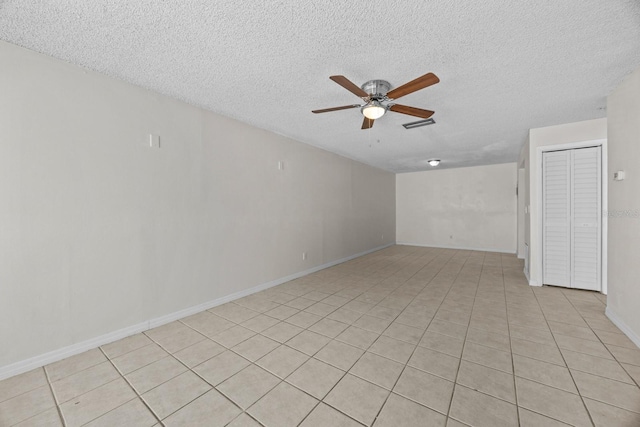 unfurnished room featuring ceiling fan and a textured ceiling