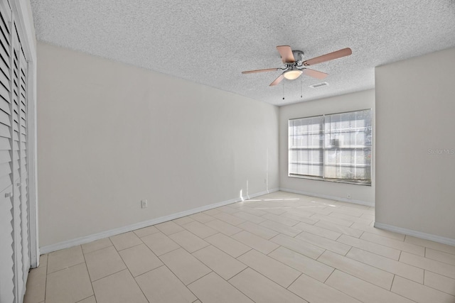 empty room featuring ceiling fan and a textured ceiling