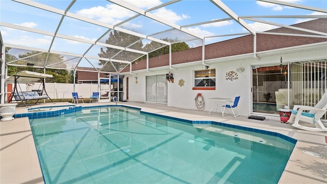 view of pool featuring an in ground hot tub, a lanai, and a patio