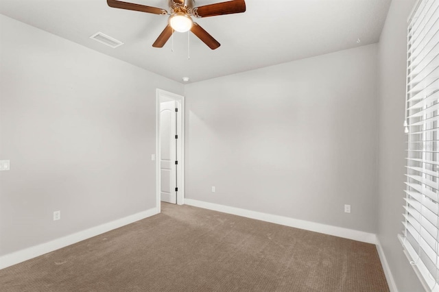 carpeted empty room featuring ceiling fan