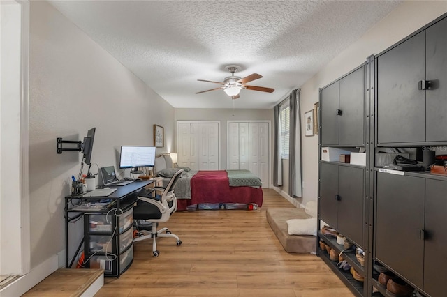 office with light wood-type flooring, a textured ceiling, and a ceiling fan