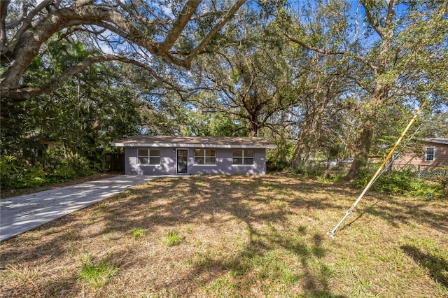 view of front of house with a front lawn