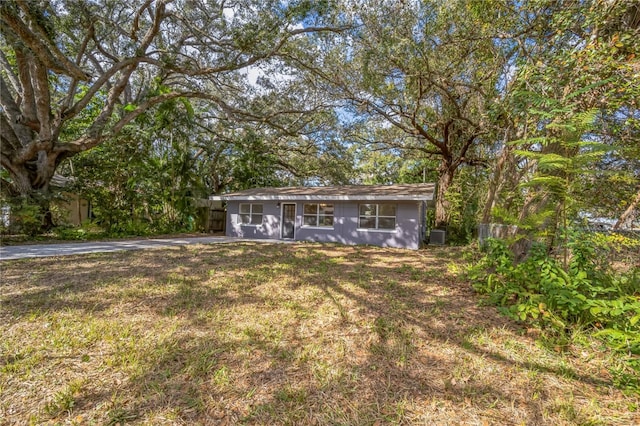 view of front of house with a front yard