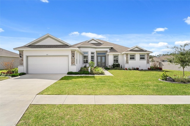 view of front of property featuring stucco siding, a front yard, an attached garage, a shingled roof, and driveway