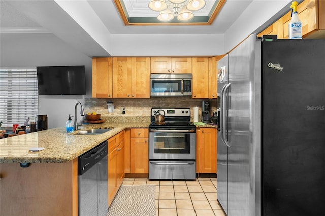 kitchen featuring sink, light tile patterned floors, appliances with stainless steel finishes, tasteful backsplash, and kitchen peninsula