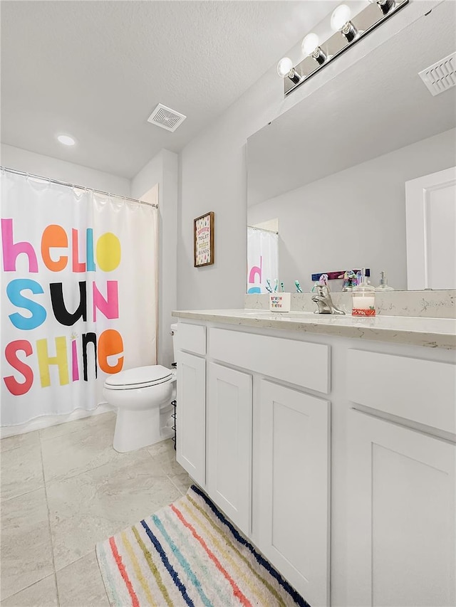 bathroom featuring vanity, a textured ceiling, a shower with curtain, and toilet