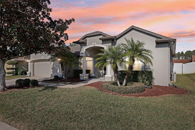 view of front facade featuring a garage and a yard