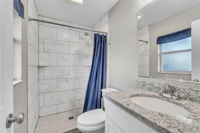 bathroom featuring a shower with curtain, vanity, and toilet