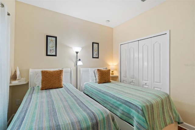 bedroom featuring a closet