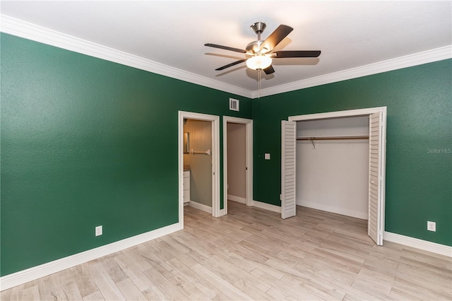 unfurnished bedroom with ornamental molding, ceiling fan, light wood-type flooring, and a closet