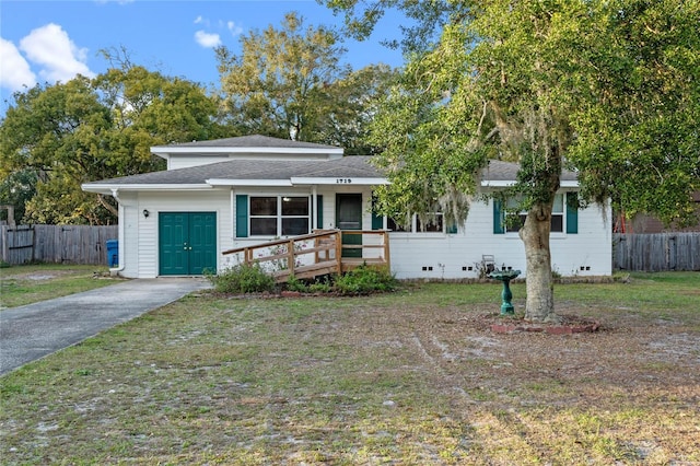 view of front facade with a front yard