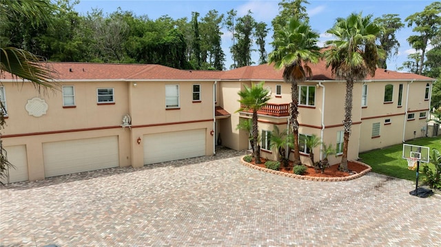 view of front facade with a garage