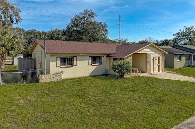 ranch-style house featuring a front yard