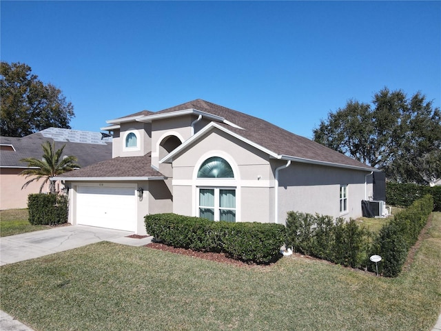 view of front of home with driveway, a front lawn, and stucco siding