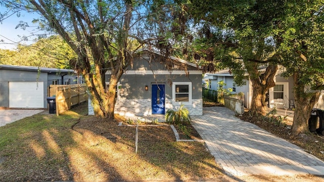 view of front facade featuring a garage