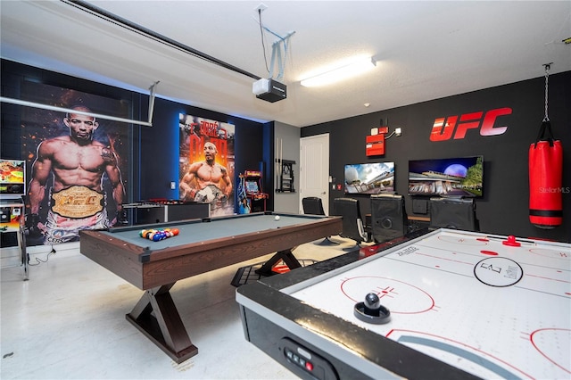 playroom featuring pool table