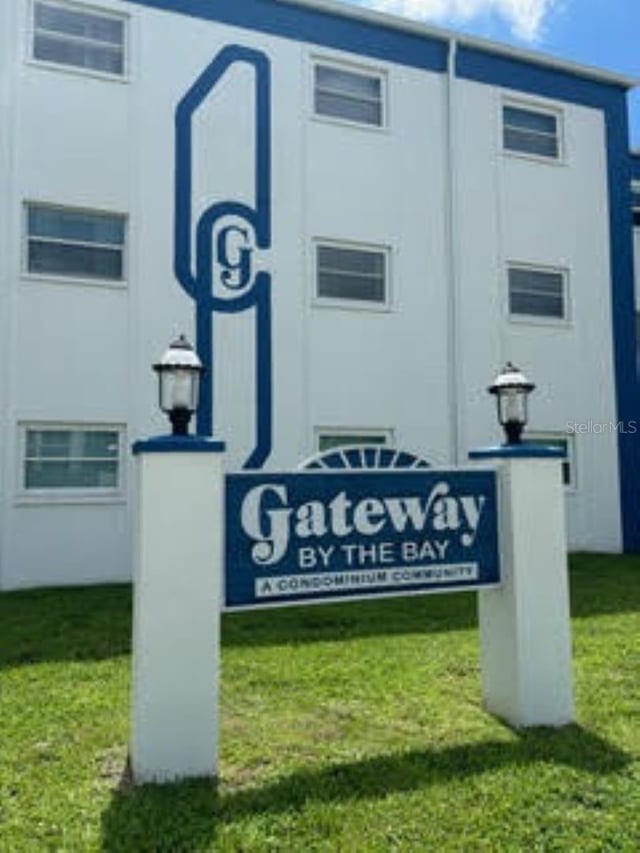 community sign featuring a lawn