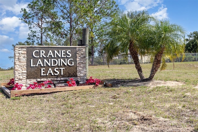 community sign with a yard