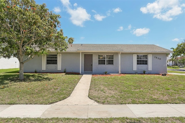 single story home featuring a front yard