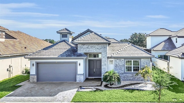 view of front of house featuring a garage and a front yard